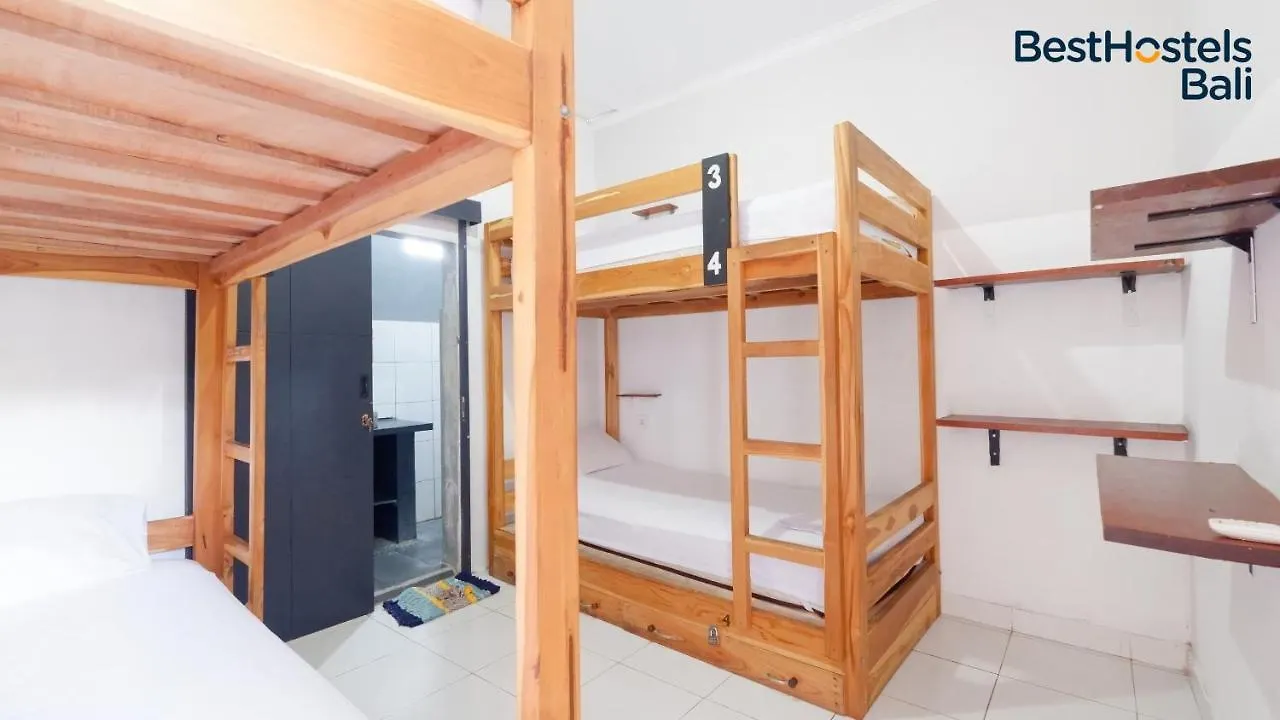 Auberge de jeunesse Surfers House Berawa à Canggu 0*,